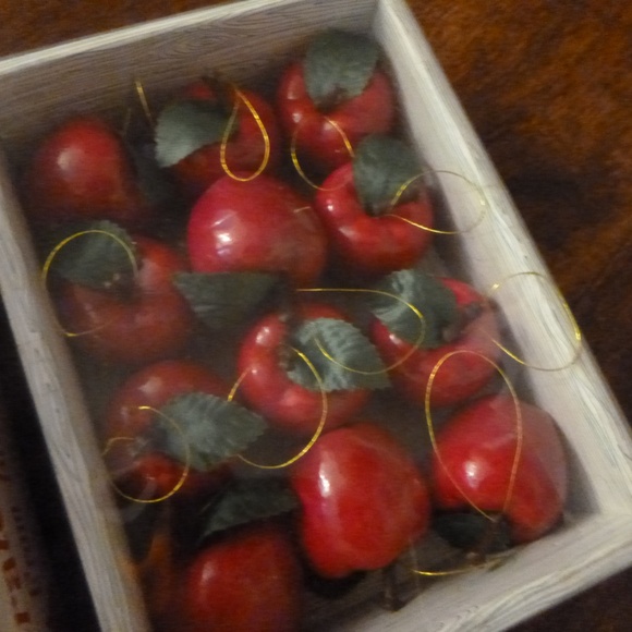 2 BOXES CRATE O' APPLES - GLOSSY RED APPLE ORNAMENTS BRADFORD FARMSw/BONUS BELL - Picture 9 of 13
